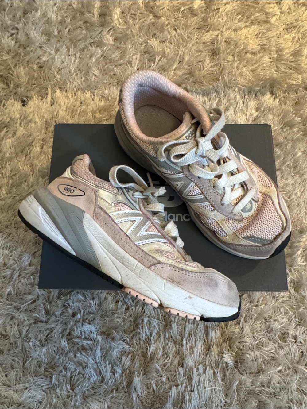 New Balance Girls's Sneakers 990 in Blush Pink and Cream